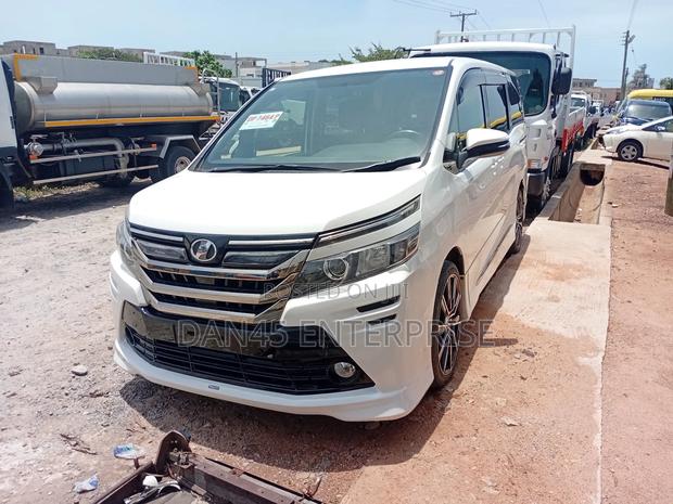 Toyota Voxy 2015 White
