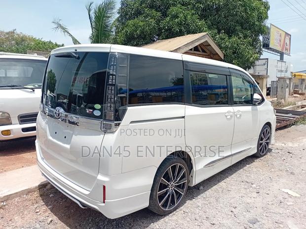 Toyota Voxy 2015 White
