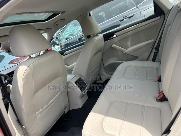 Volkswagen Passat 2020 Red