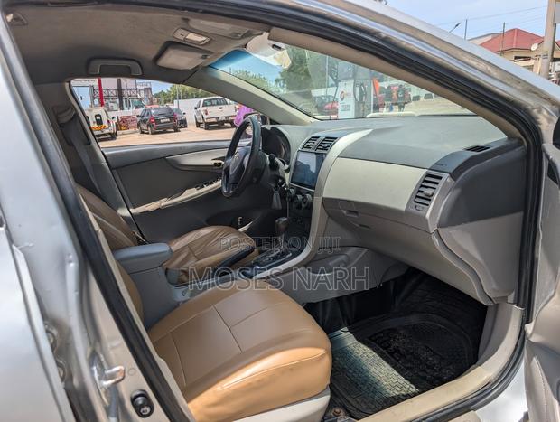 Toyota Corolla Base 4dr Sedan (1.8L 4cyl 5M) 2010 Silver