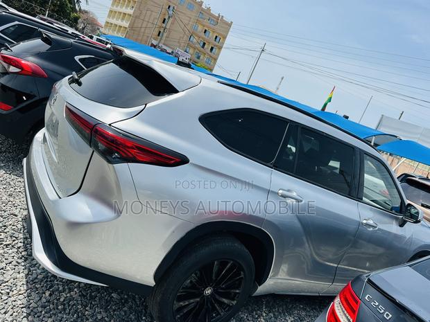 Toyota Highlander 2024 Silver