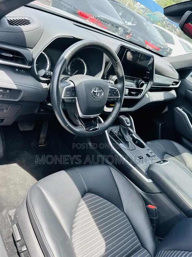 Toyota Highlander 2024 Silver