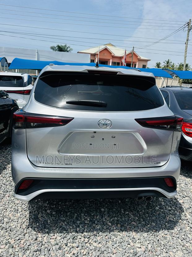 Toyota Highlander 2024 Silver
