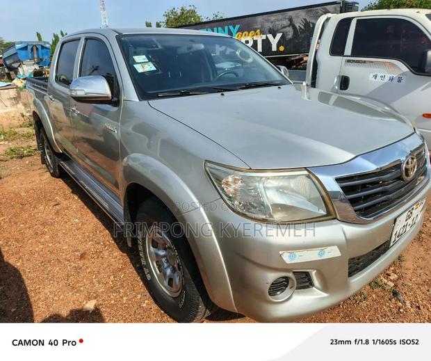 Toyota Hilux 2012 Gray