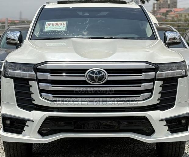 Toyota Land Cruiser 2024 White