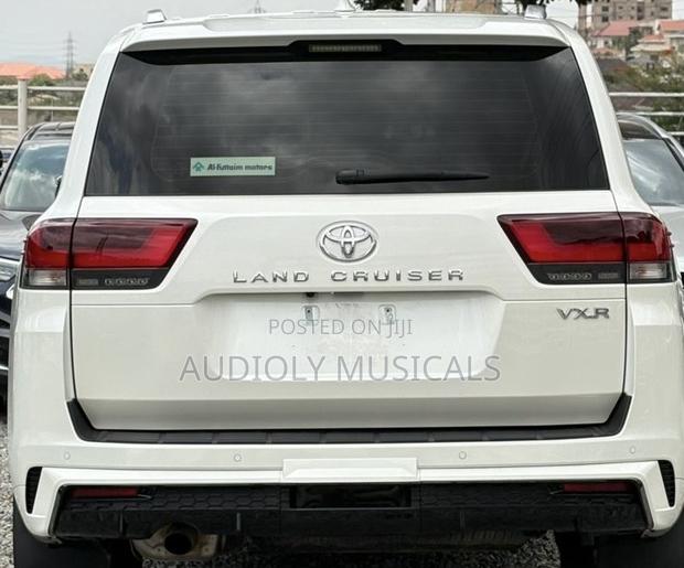 Toyota Land Cruiser 2024 White