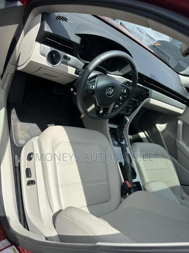 Volkswagen Passat 2020 Red