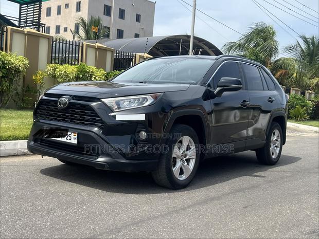 Toyota RAV4 LE AWD 2019 Black