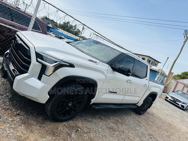 Toyota Tundra 2025 White