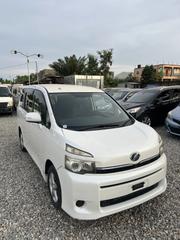 Toyota Voxy 2012 White for sale