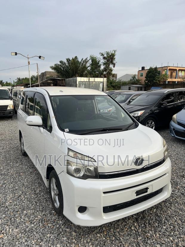 Toyota Voxy 2012 White