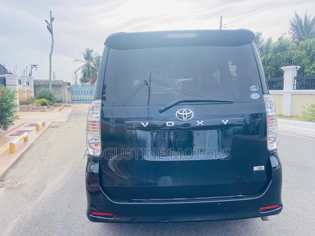 Toyota Voxy 2010 Black