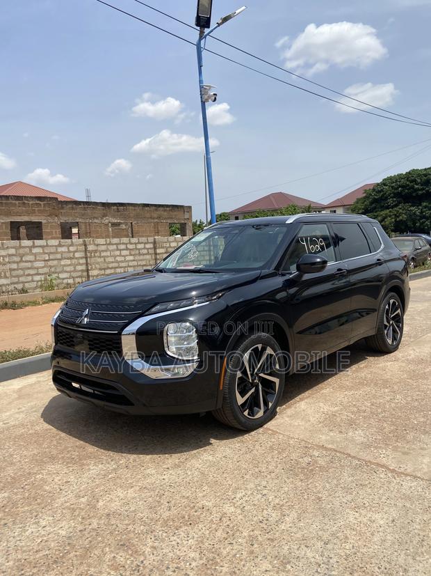 Mitsubishi Outlander 2023 Black