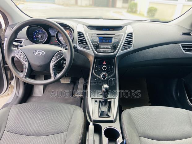Hyundai Elantra SE 4dr Sedan (1.8L 4cyl 6M) 2015 Silver