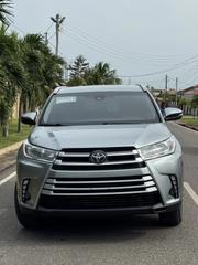 Toyota Highlander LE Plus 2019 Silver for sale