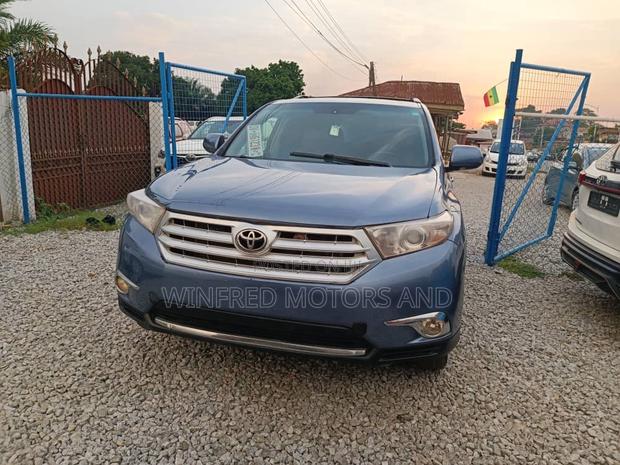 Toyota Highlander 3.5L 4WD 2013 Blue