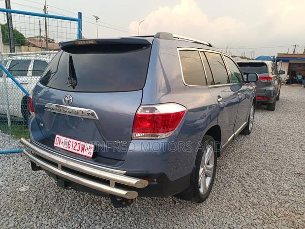 Toyota Highlander 3.5L 4WD 2013 Blue