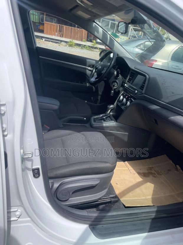 Hyundai Elantra 2019 White