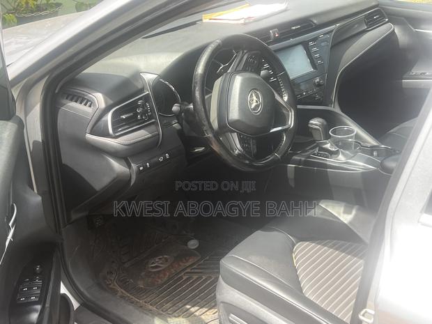 Toyota Camry SE (2.5L 4cyl 8A) 2019 Silver