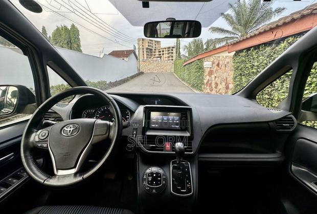 Toyota Voxy 2015 Black