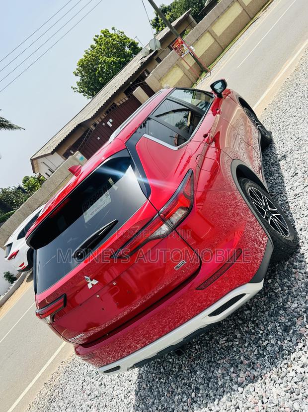 Mitsubishi Outlander 2024 Red