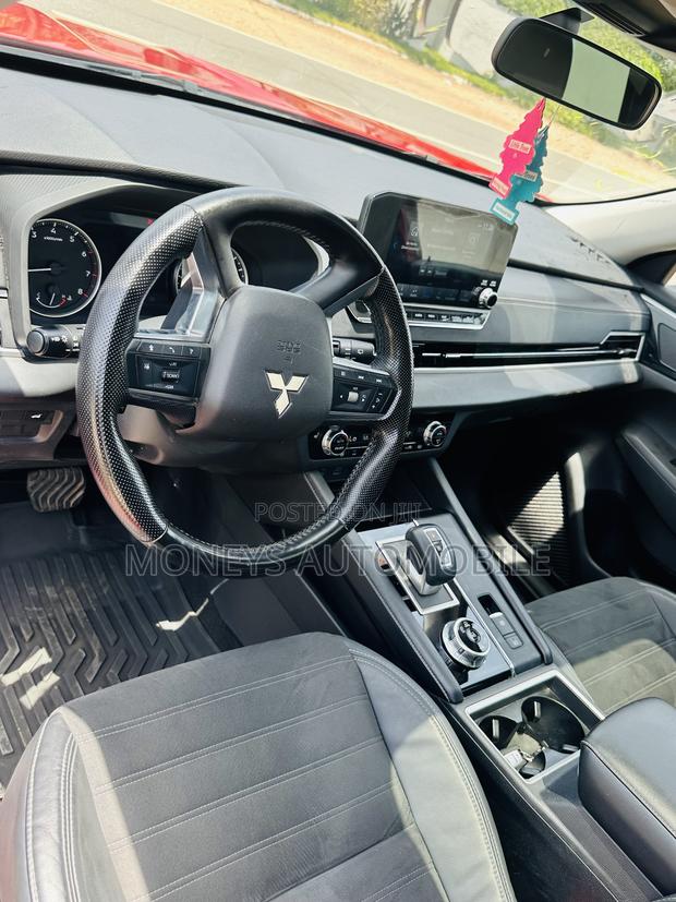 Mitsubishi Outlander 2024 Red