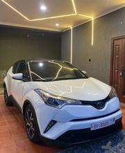 Toyota C-HR XLE FWD 2019 White for sale