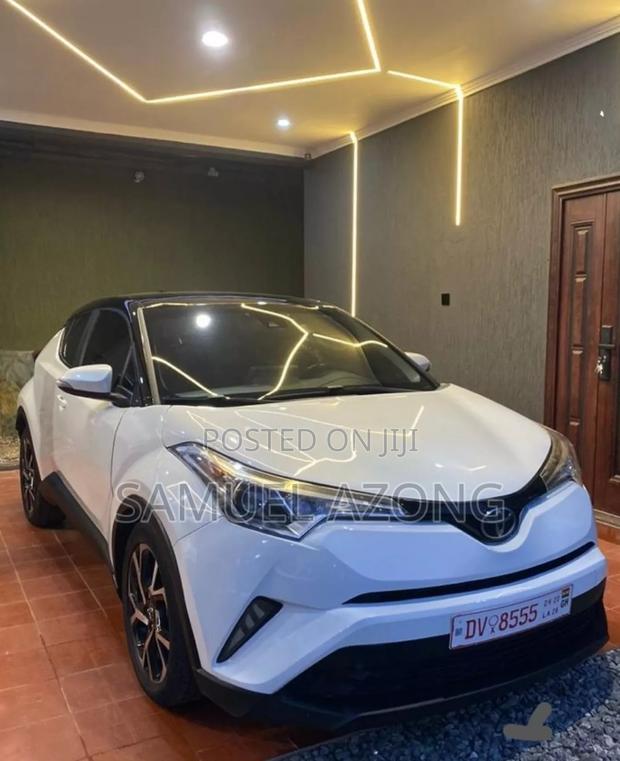 Toyota C-HR XLE FWD 2019 White