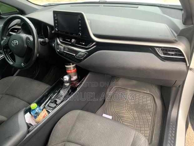 Toyota C-HR XLE FWD 2019 White