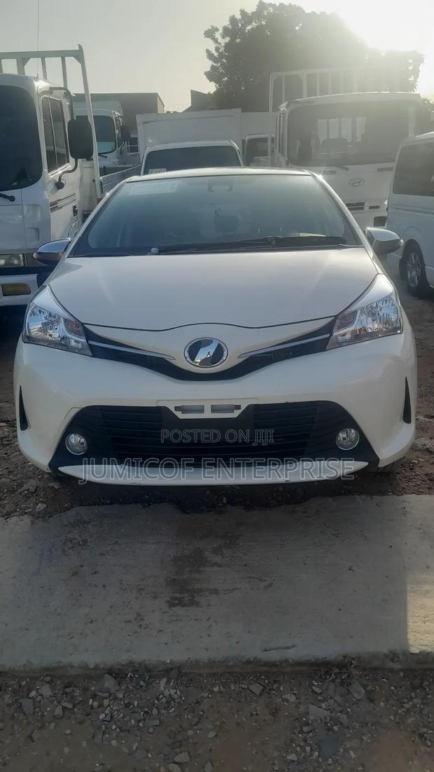 Toyota Vitz 2015 Pearl