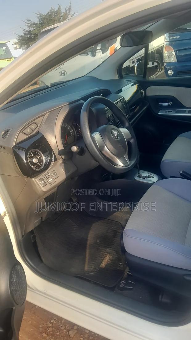 Toyota Vitz 2015 Pearl