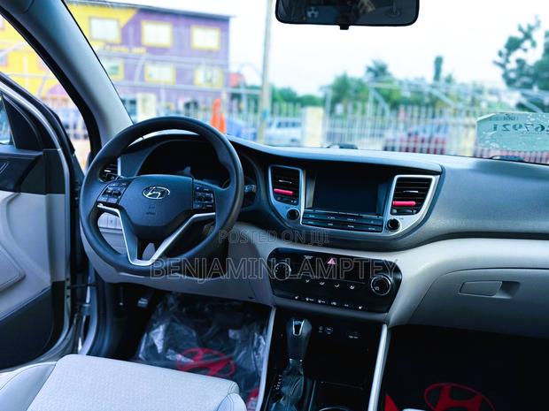 Hyundai Tucson SEL AWD 2018 Silver