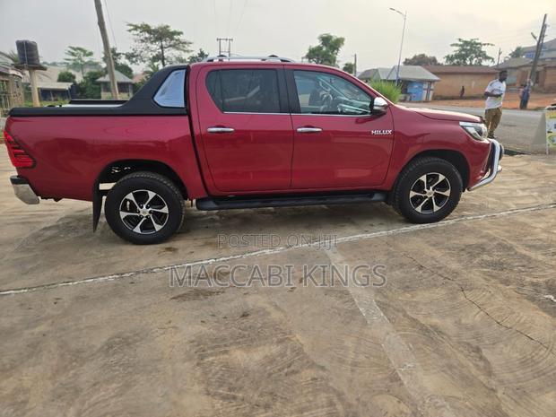 Toyota Hilux Revo Double Cab Petrol 2.7 AWD 2018 Red