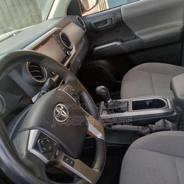 Toyota Tacoma 2021 Silver