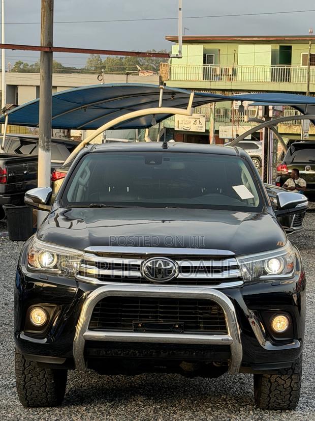 Toyota Hilux 2018 Black