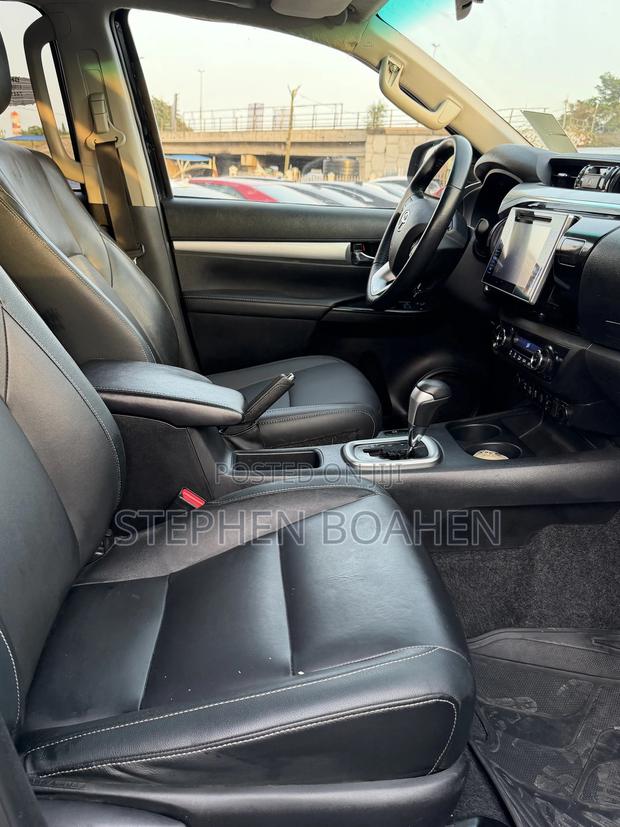 Toyota Hilux 2018 Black