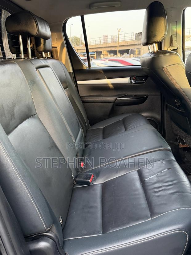 Toyota Hilux 2018 Black