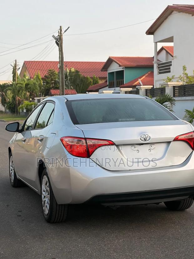 Toyota Corolla 2018 Silver