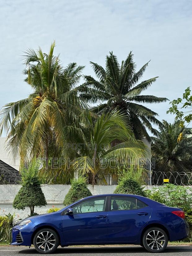 Toyota Corolla SE (1.8L 4cyl 6M) 2019 Blue