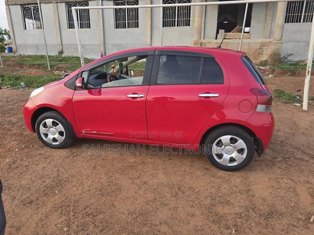 Toyota Vitz 2010 Red
