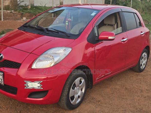 Toyota Vitz 2010 Red