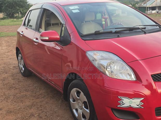 Toyota Vitz 2010 Red