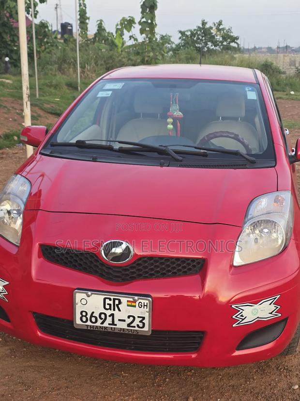 Toyota Vitz 2010 Red