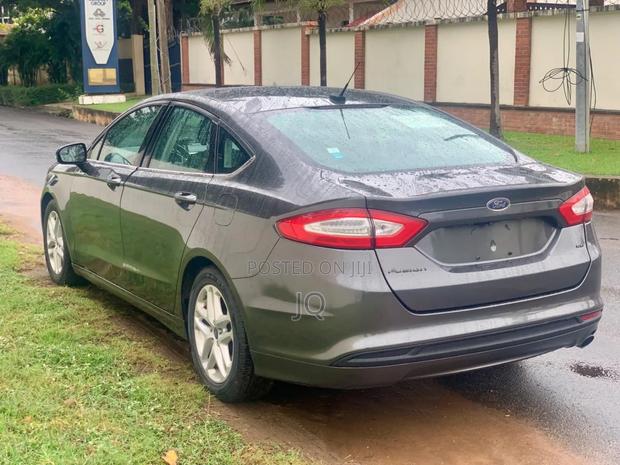 Ford Fusion Titanium FWD 2016 Gray