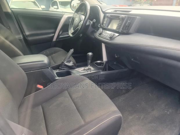 Toyota RAV4 XLE AWD (2.5L 4cyl 6A) 2017 Blue