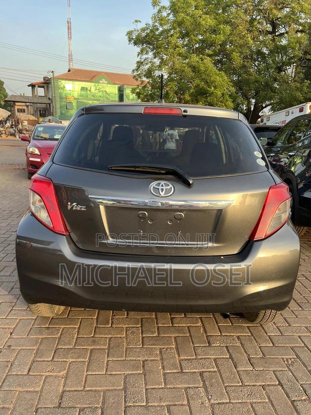 Toyota Vitz 1.5 FWD 5dr 2013 Gray