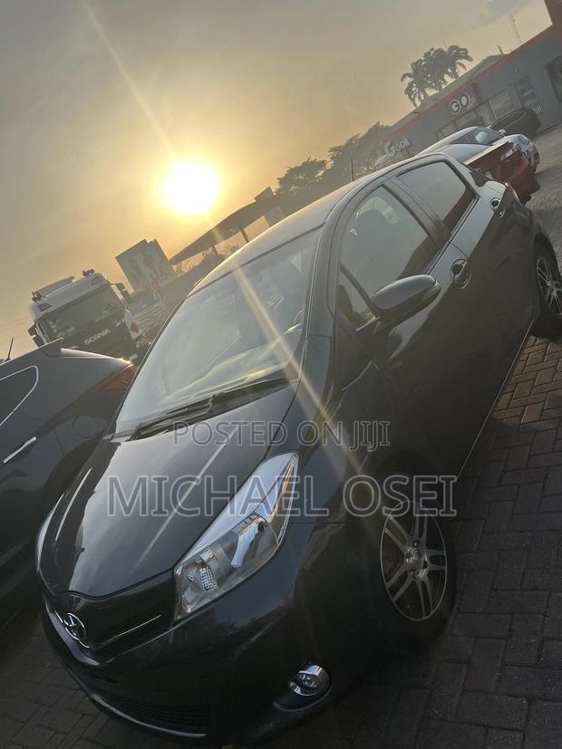 Toyota Vitz 1.5 FWD 5dr 2013 Gray