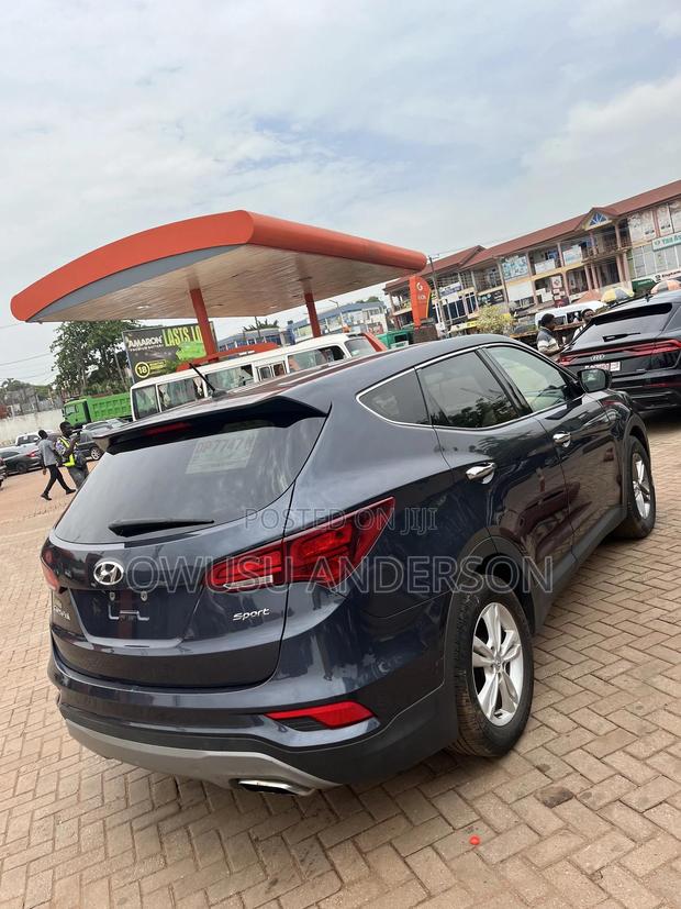 Hyundai Santa Fe 2017 Blue