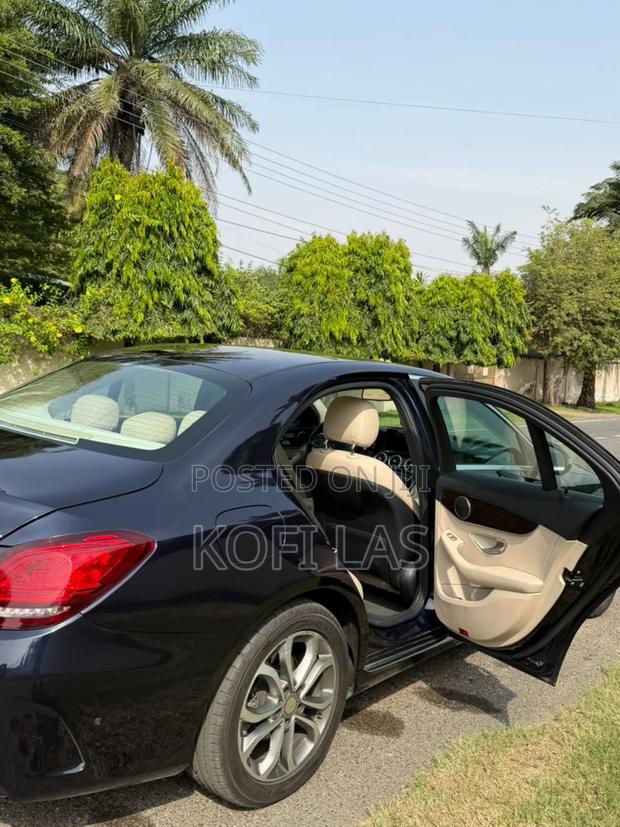 Mercedes-Benz C300 2018 Black
