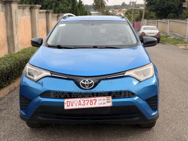 Toyota RAV4 LE FWD (2.5L 4cyl 6A) 2016 Blue